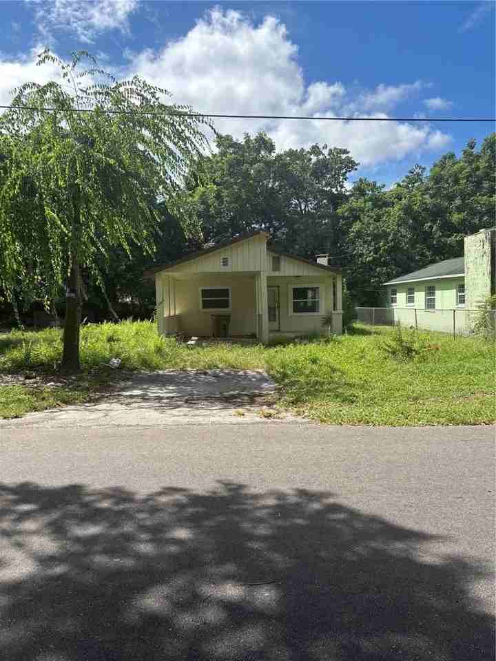 1642 Sw 2nd St - Photo 2 of 17