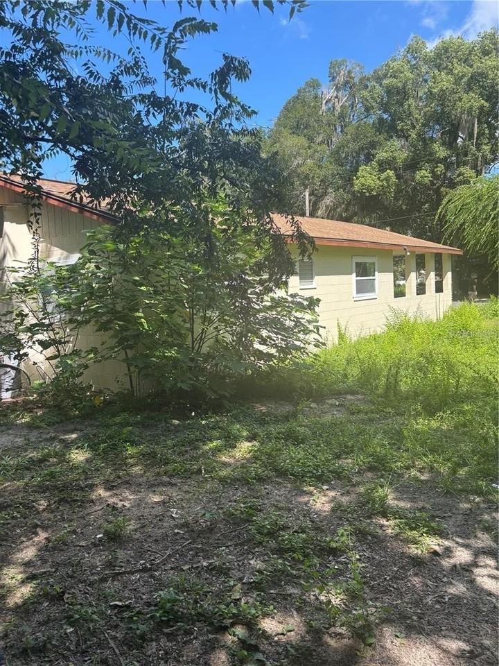 1642 Sw 2nd St - Photo 4 of 17