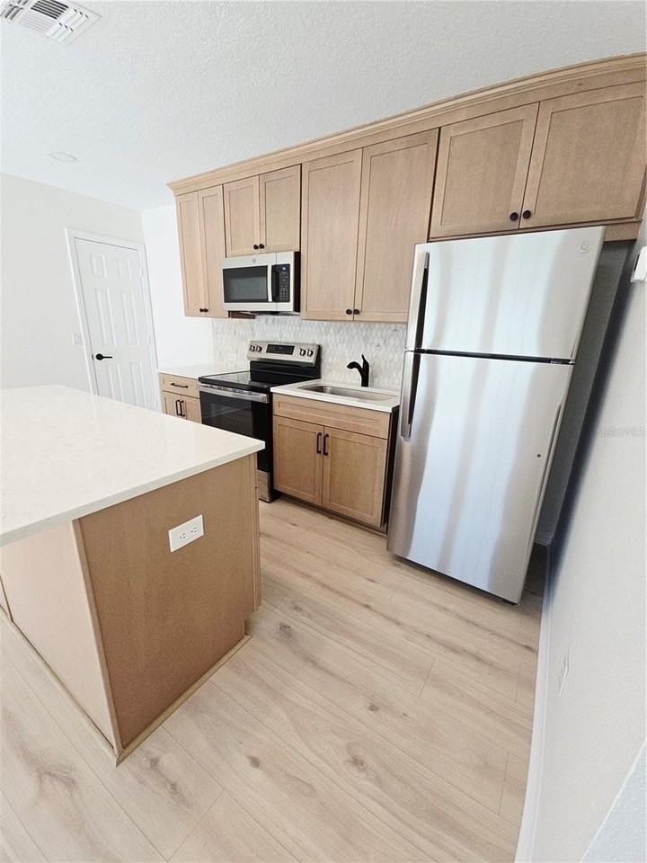 1106 Rush Ct #B - Photo 6 of 24