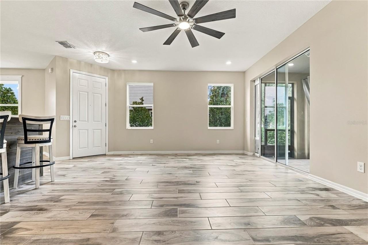 14061 Kite Ln - Photo 5 of 48