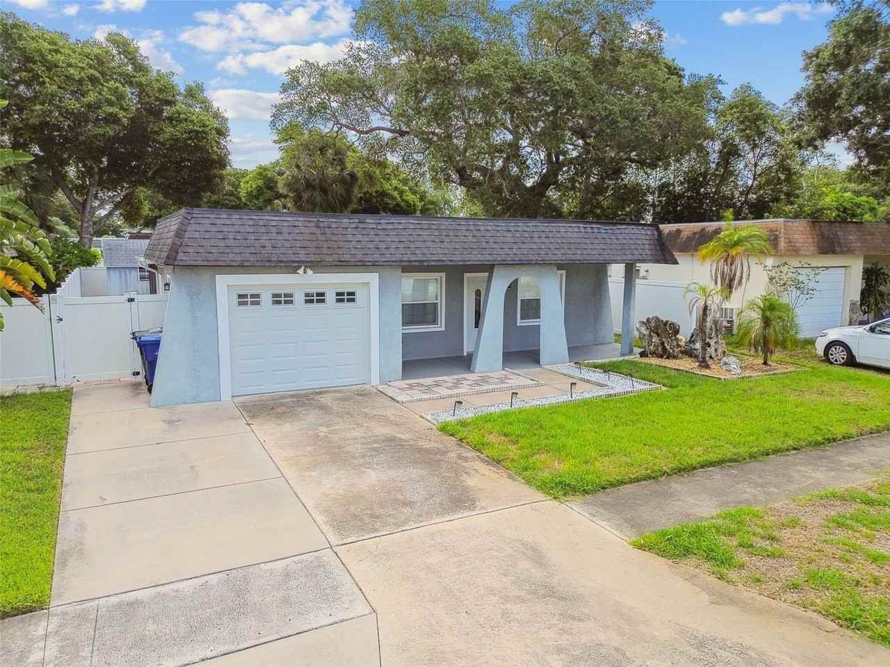 12257 Eldon Dr - Photo 3 of 50