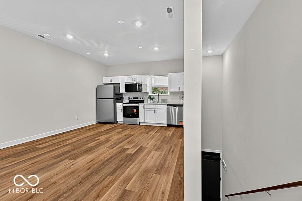 4456 Caroline Ave - Photo 6 of 44