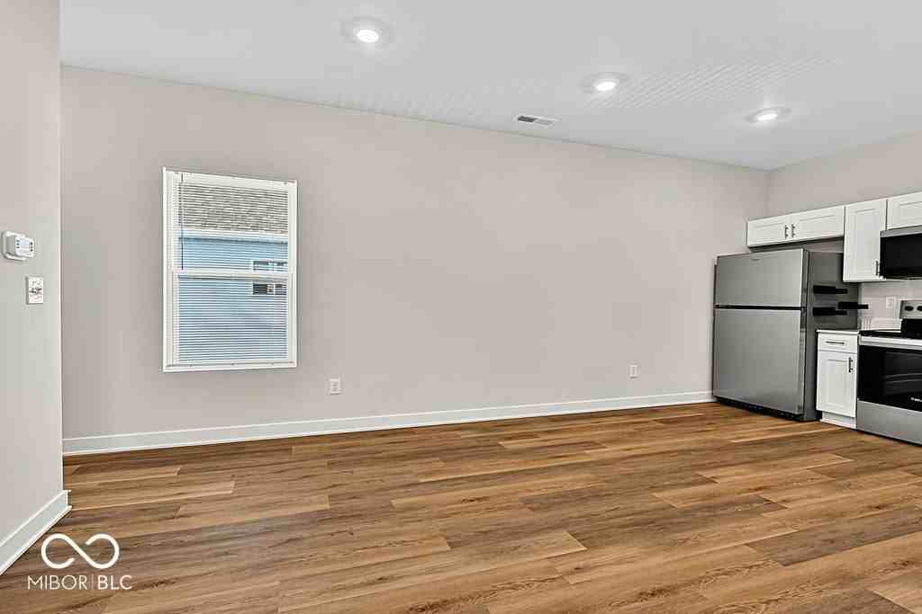 4456 Caroline Ave - Photo 7 of 44
