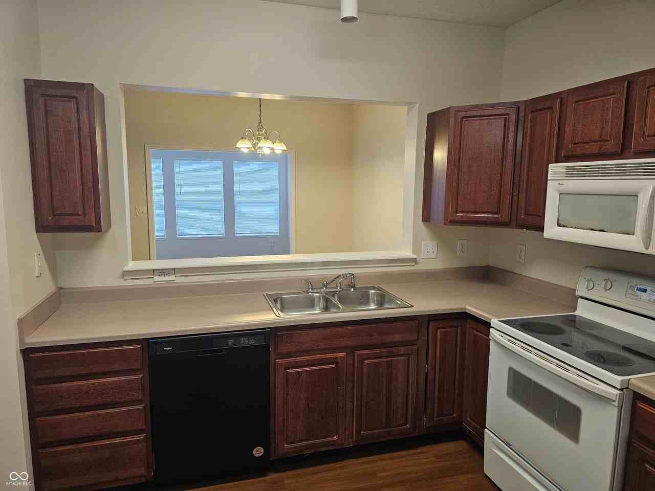 7043 Gavin Dr - Photo 2 of 21