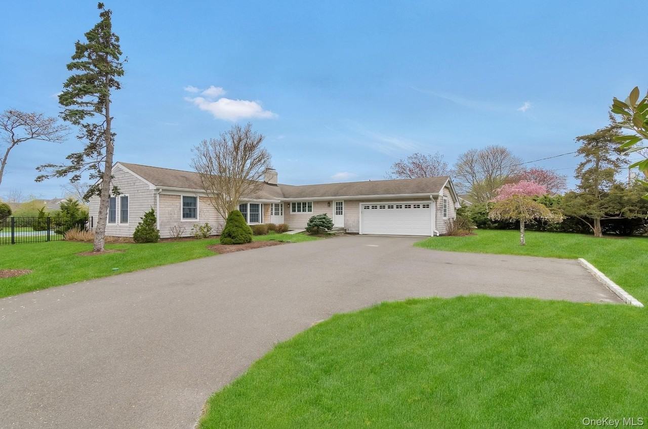 62 Bayfield Ln - Photo 2 of 22