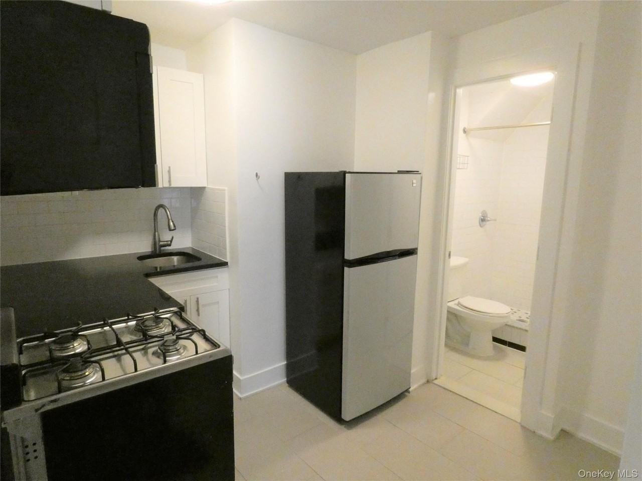 587 1st Ave #3R - Photo 2 of 12