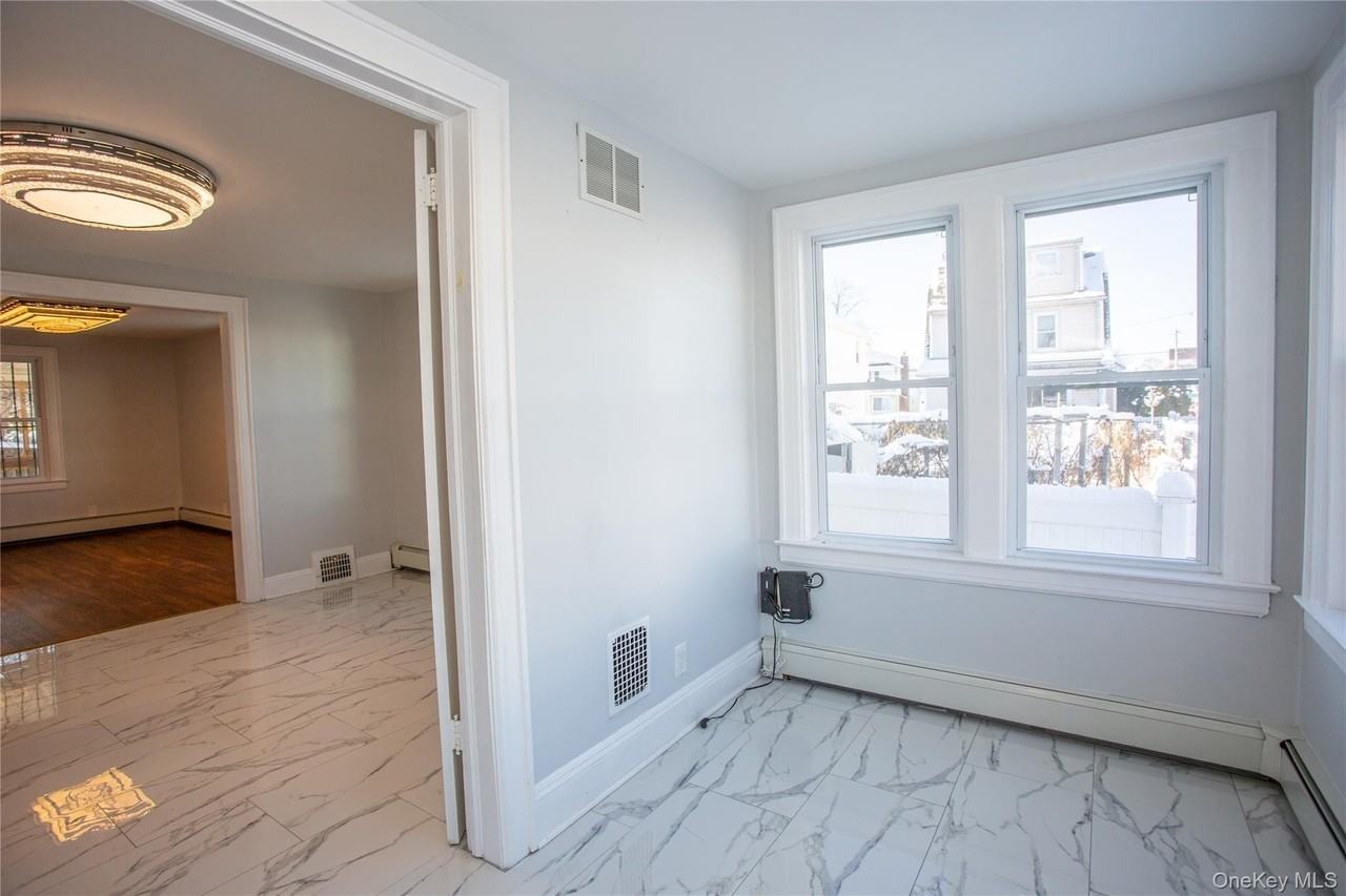 1261 Waverly St - Photo 2 of 22