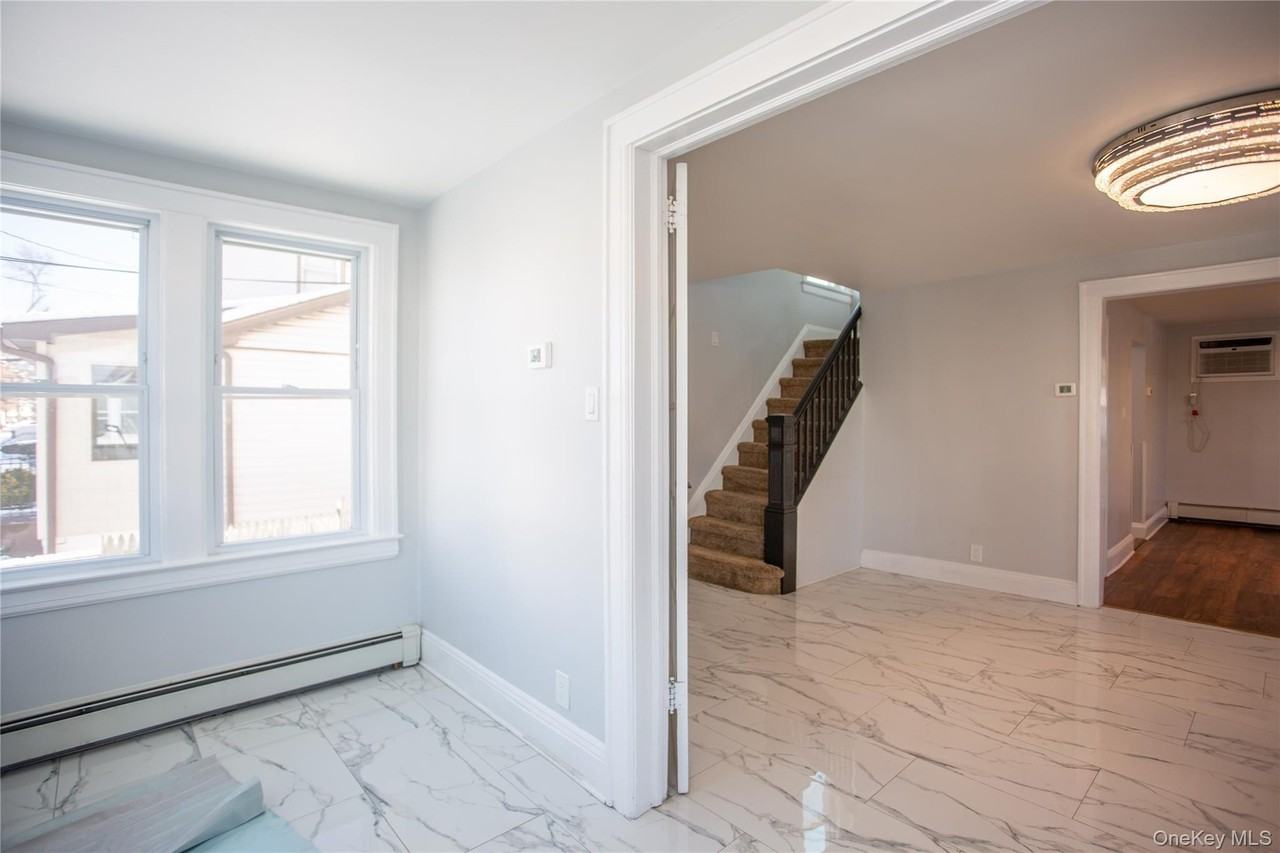1261 Waverly St - Photo 3 of 22