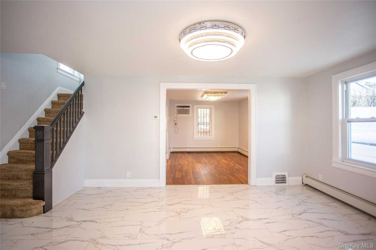 1261 Waverly St - Photo 4 of 22