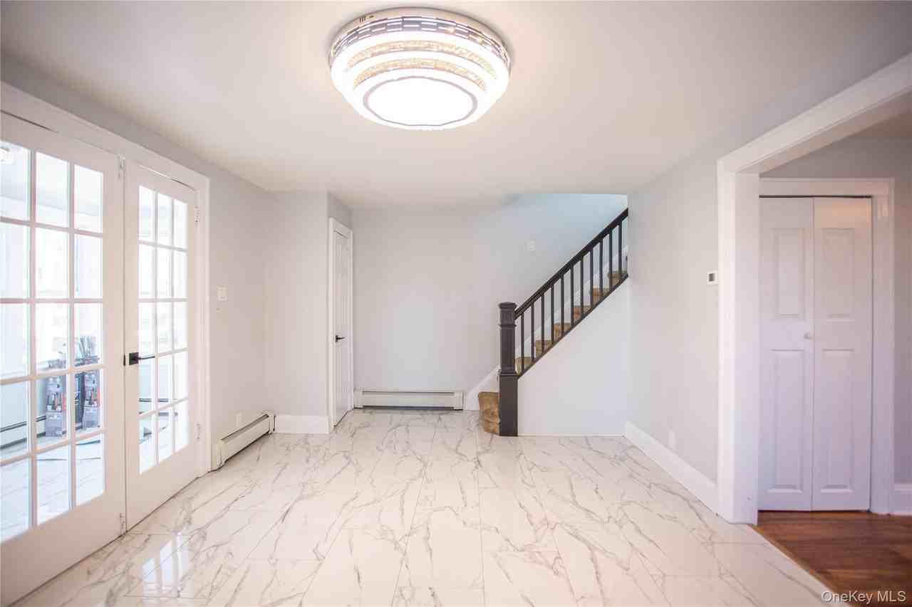 1261 Waverly St - Photo 7 of 22