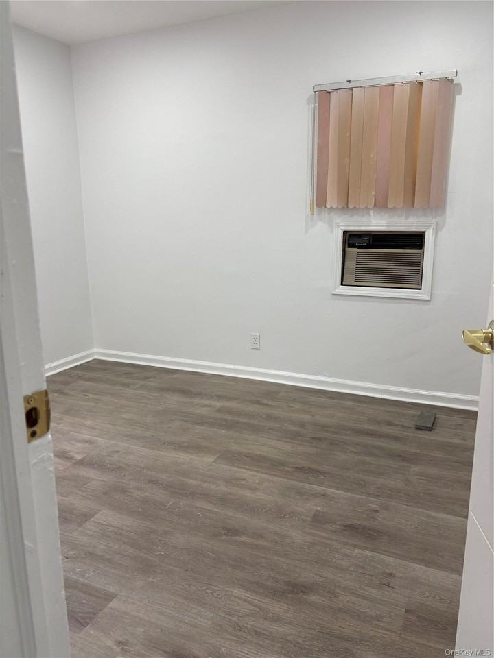 81 Gerard Ave - Photo 5 of 17