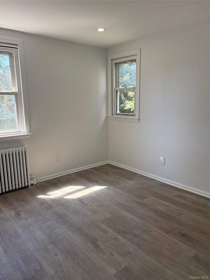 81 Gerard Ave - Photo 7 of 17