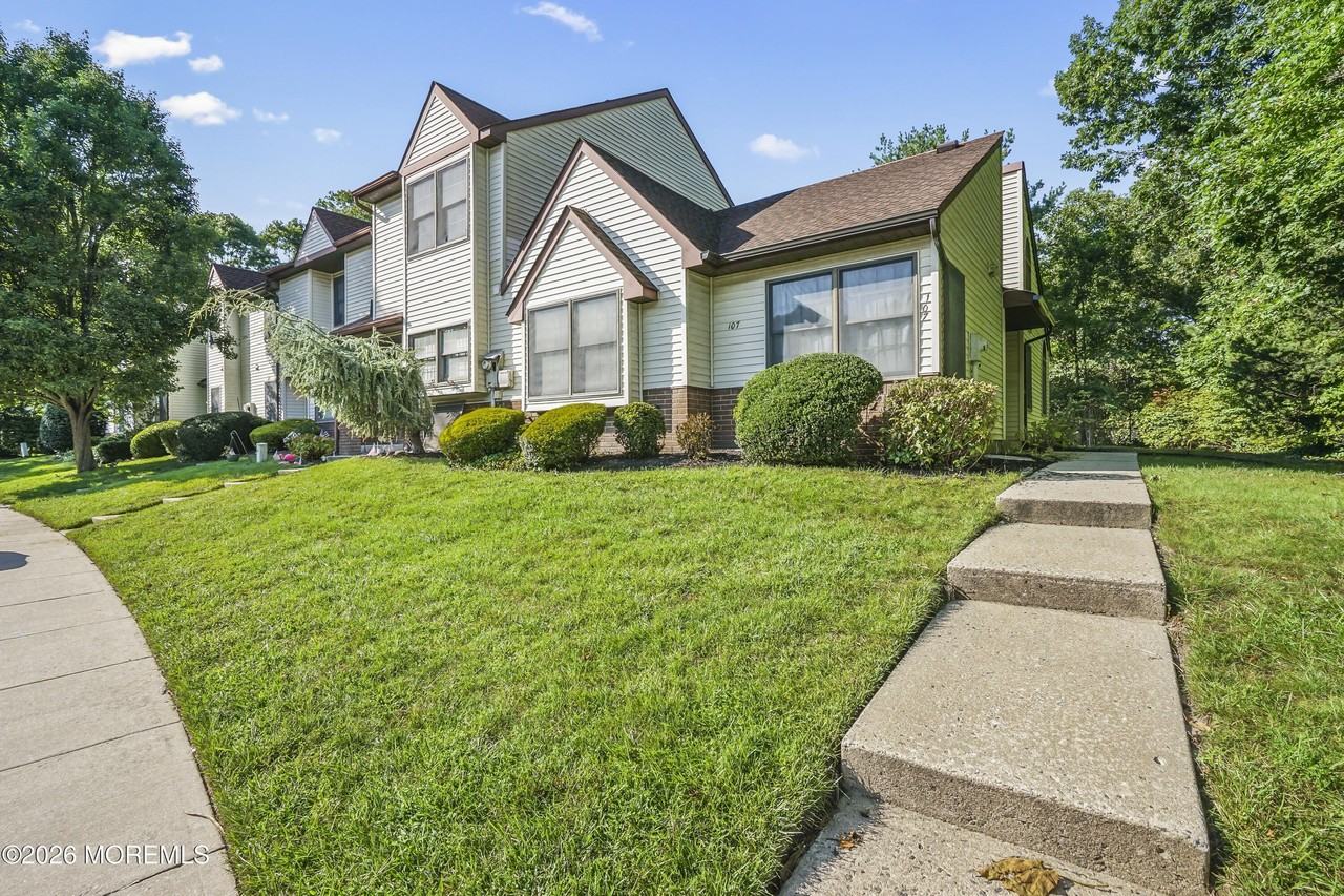 107 Westchester Dr - Photo 2 of 22