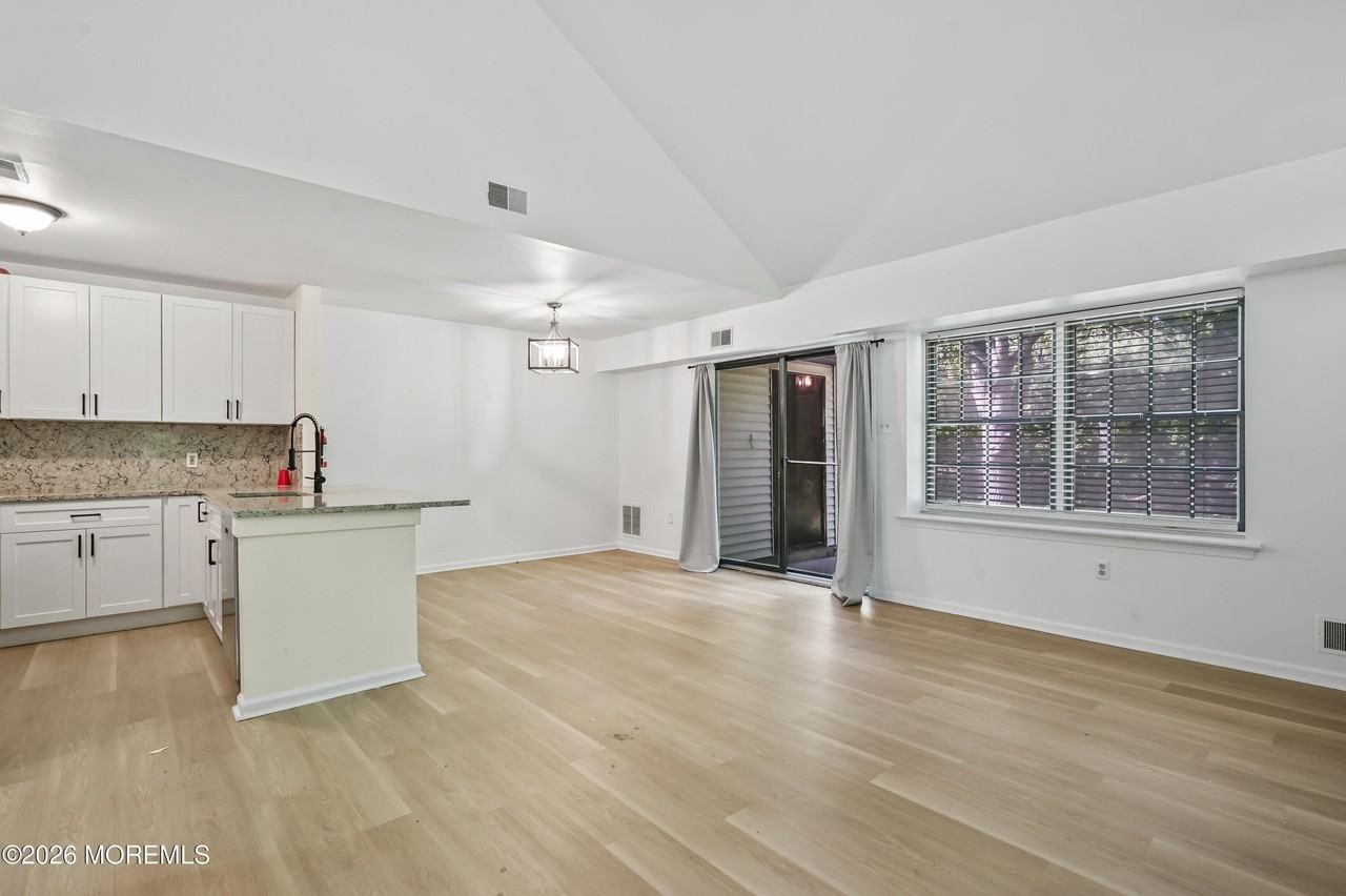 107 Westchester Dr - Photo 3 of 22
