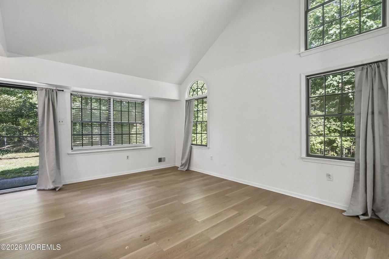107 Westchester Dr - Photo 5 of 22