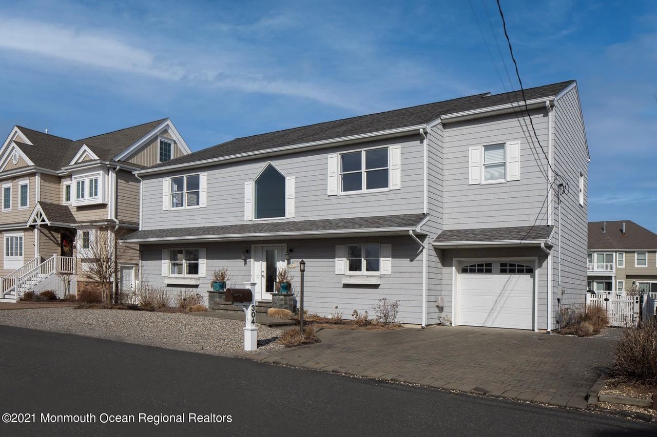 304 Cutter Ln - Photo 2 of 33