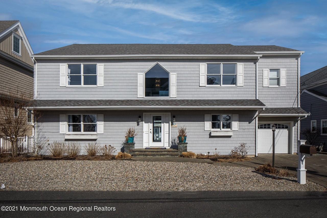 304 Cutter Ln - Photo 3 of 33