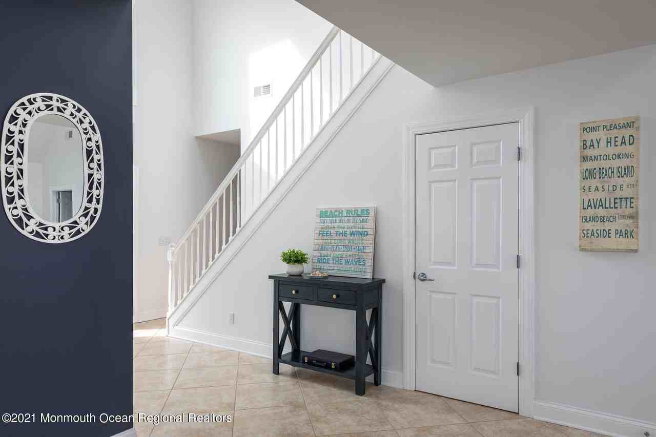 304 Cutter Ln - Photo 4 of 33