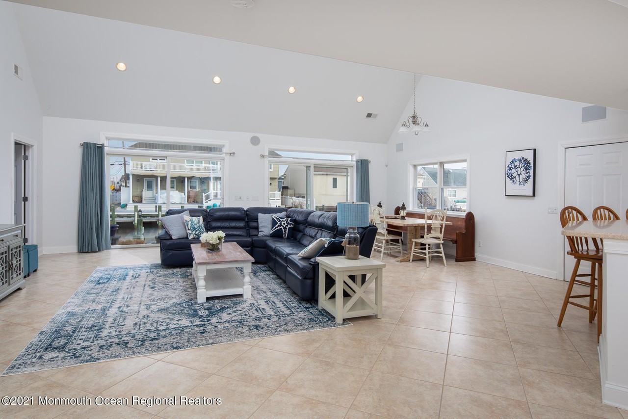 304 Cutter Ln - Photo 5 of 33