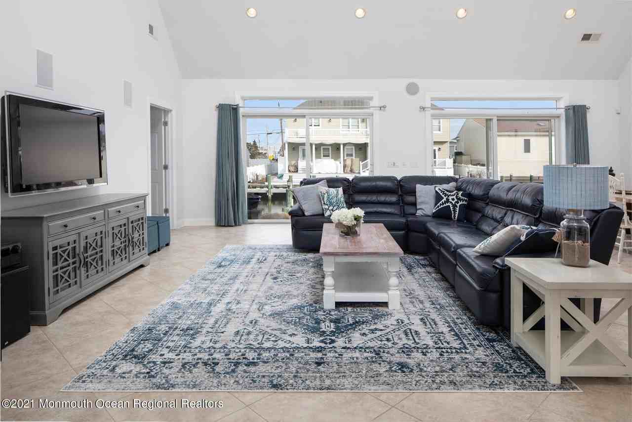 304 Cutter Ln - Photo 7 of 33