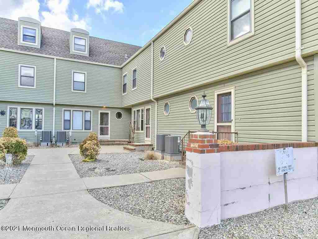 1000 Grand Central Ave #5 - Photo 2 of 27