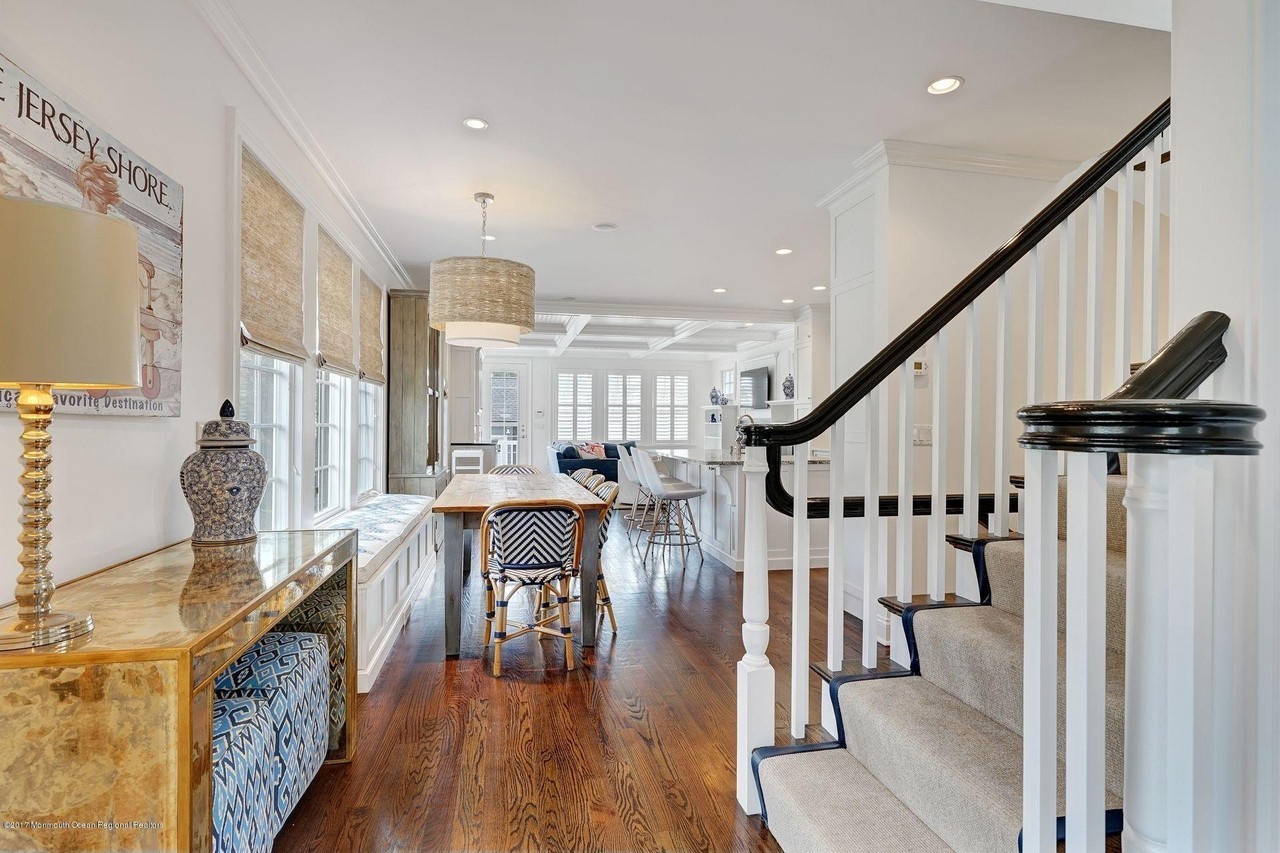 401 Monmouth Ave - Photo 7 of 24