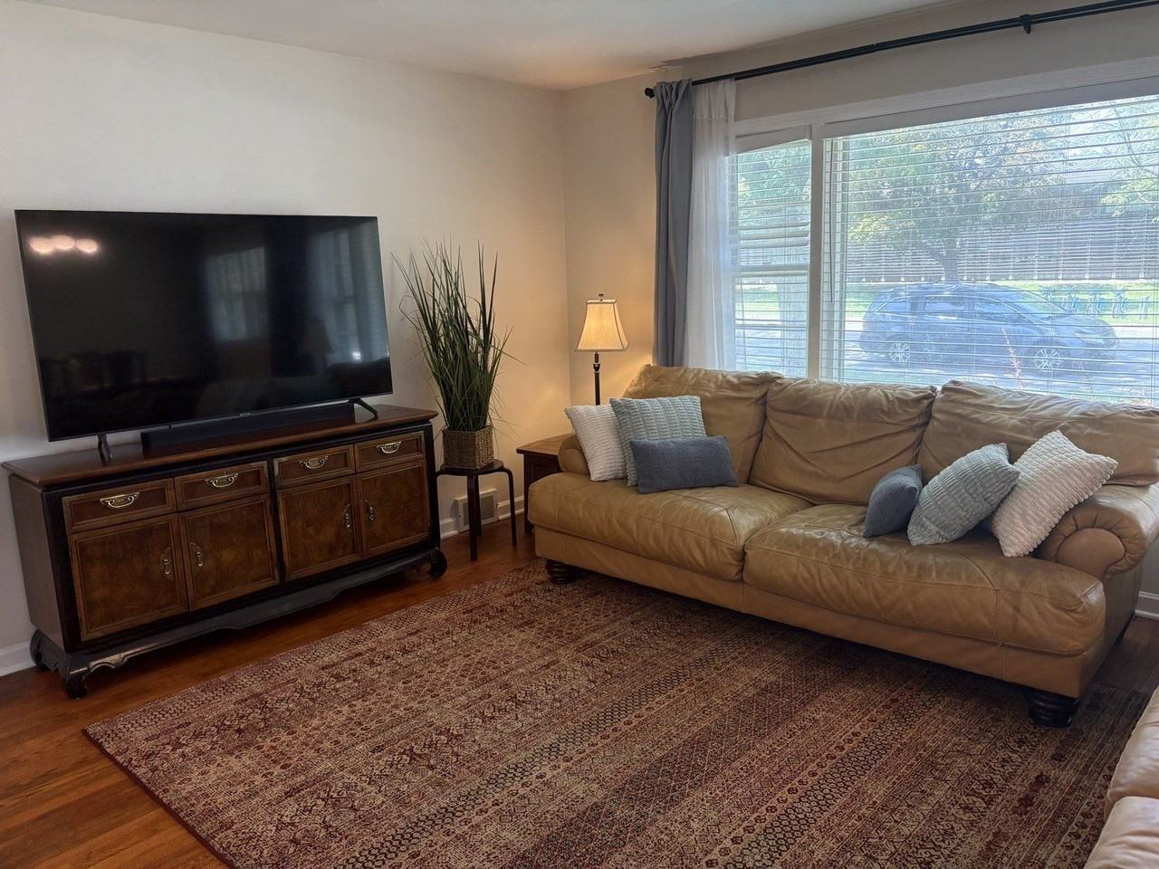 319 Dodge Ave - Photo 2 of 11