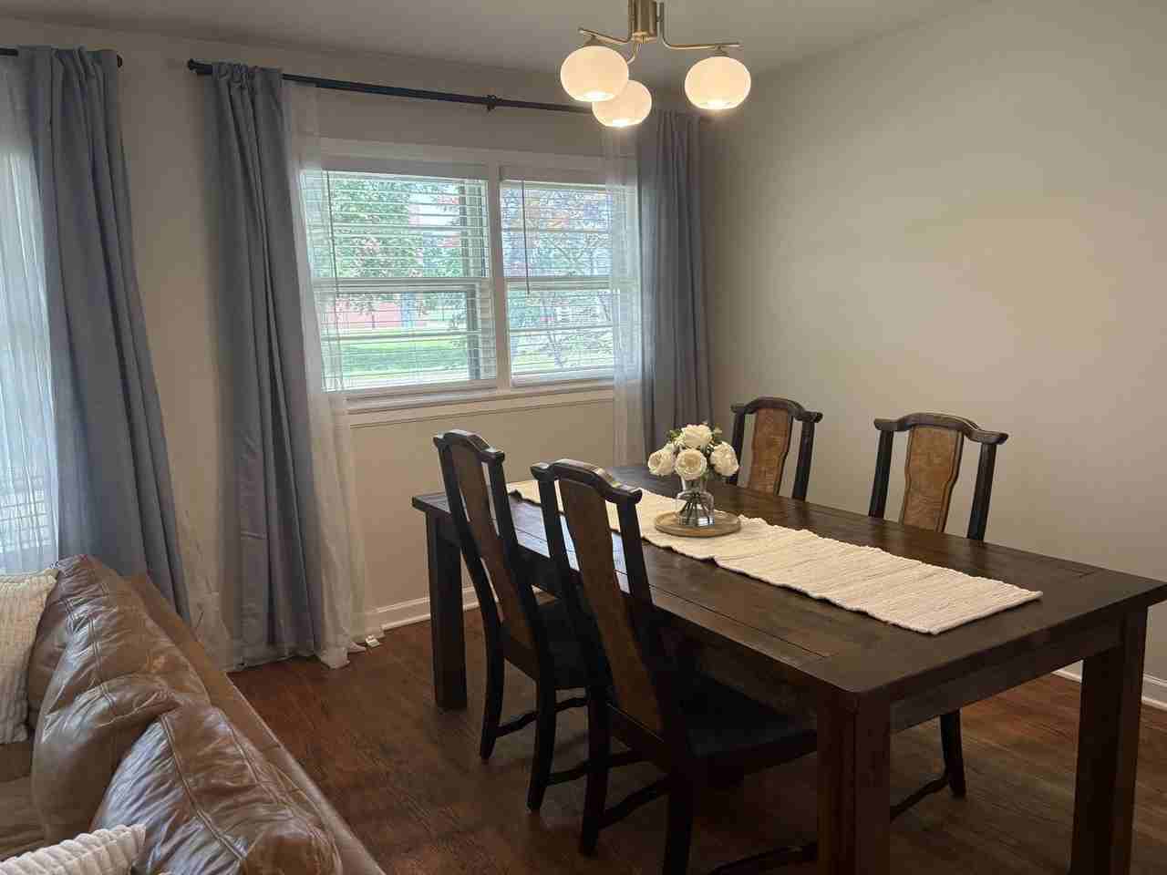 319 Dodge Ave - Photo 4 of 11