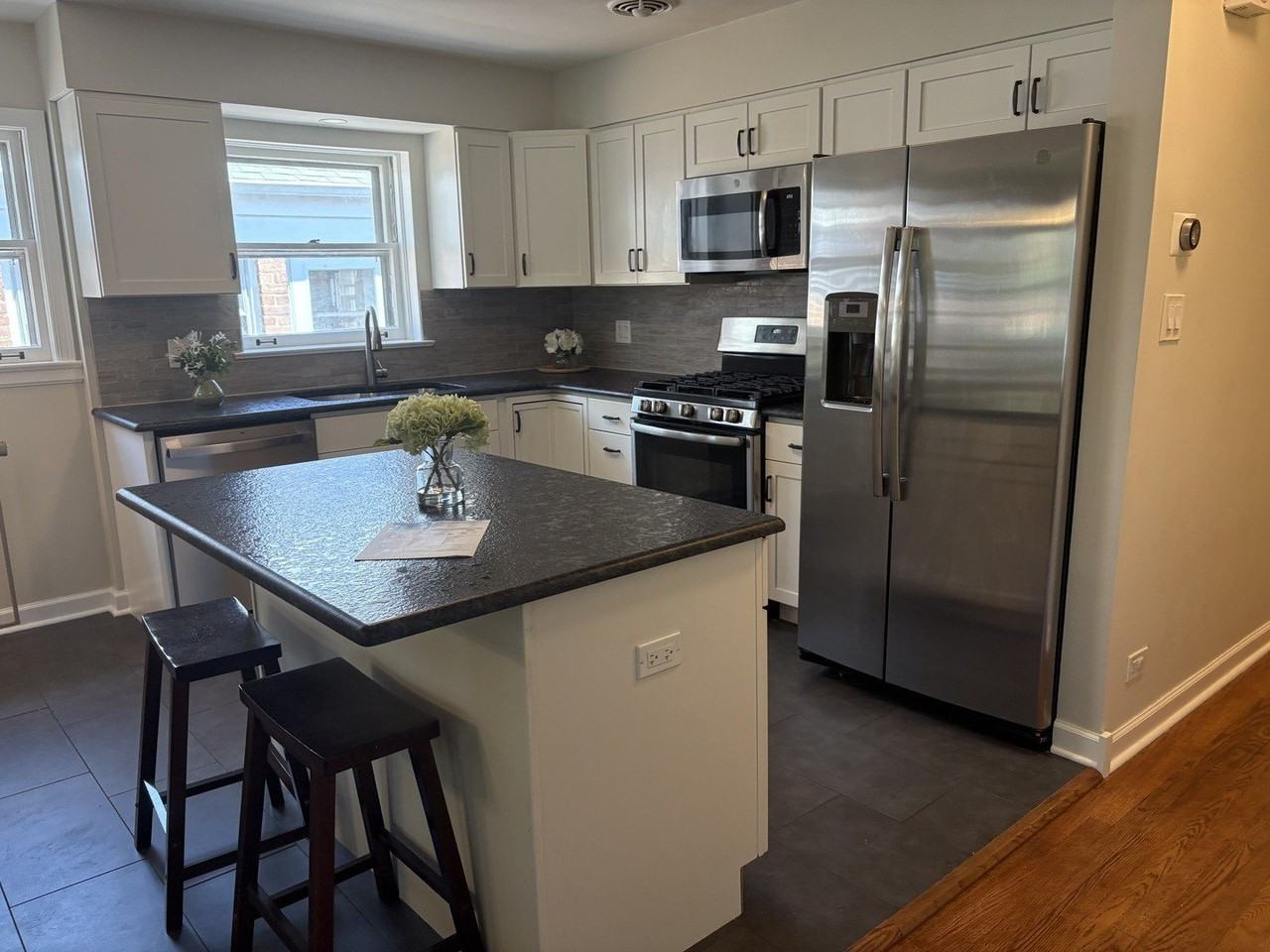319 Dodge Ave - Photo 5 of 11