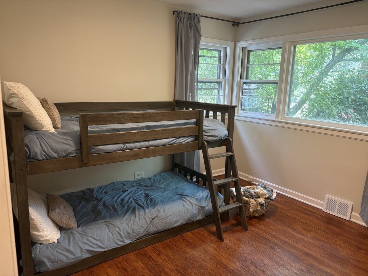 319 Dodge Ave - Photo 7 of 11