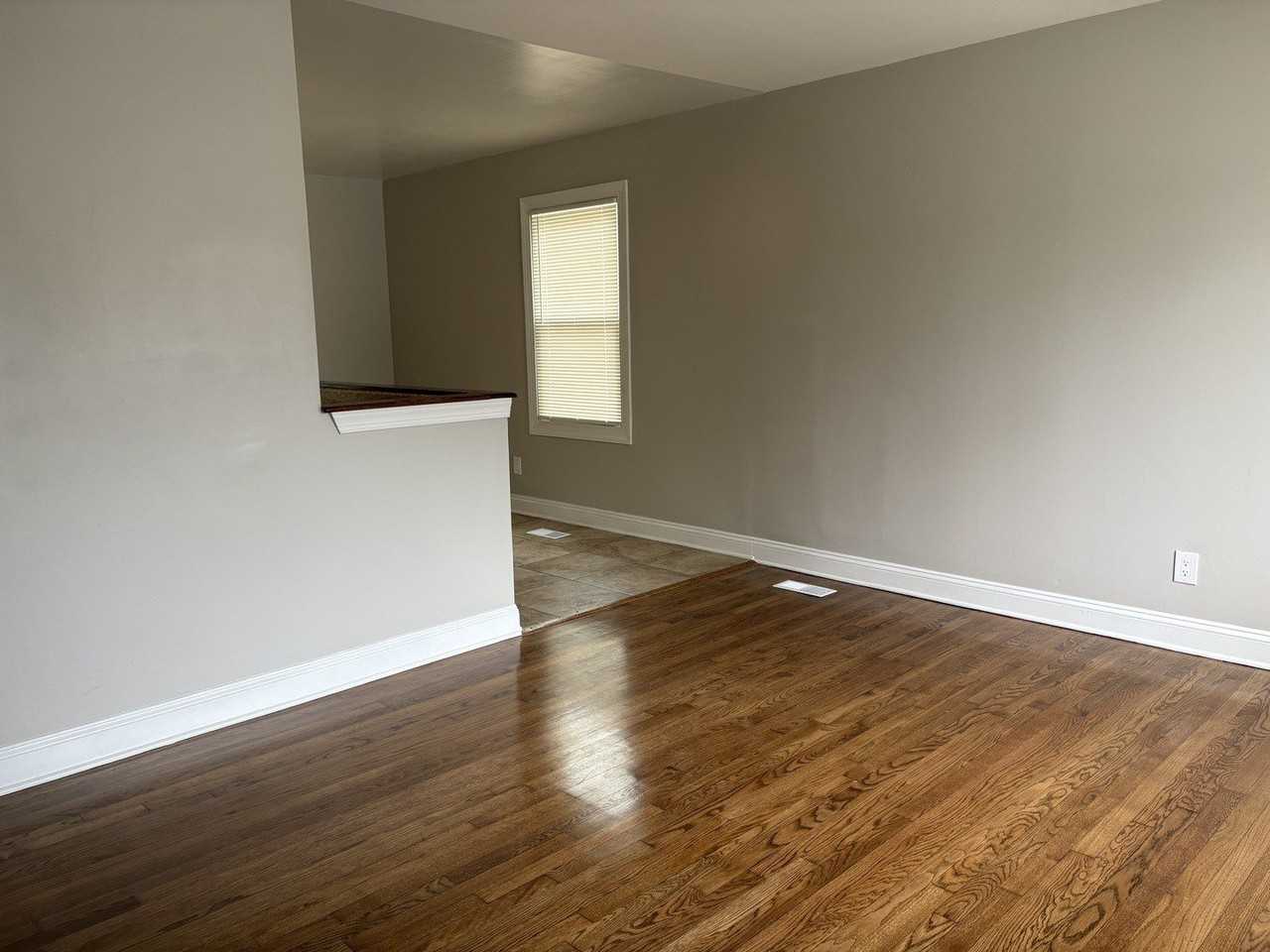 21734 Clyde Ave - Photo 2 of 23