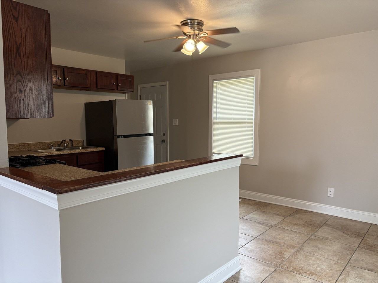 21734 Clyde Ave - Photo 5 of 23
