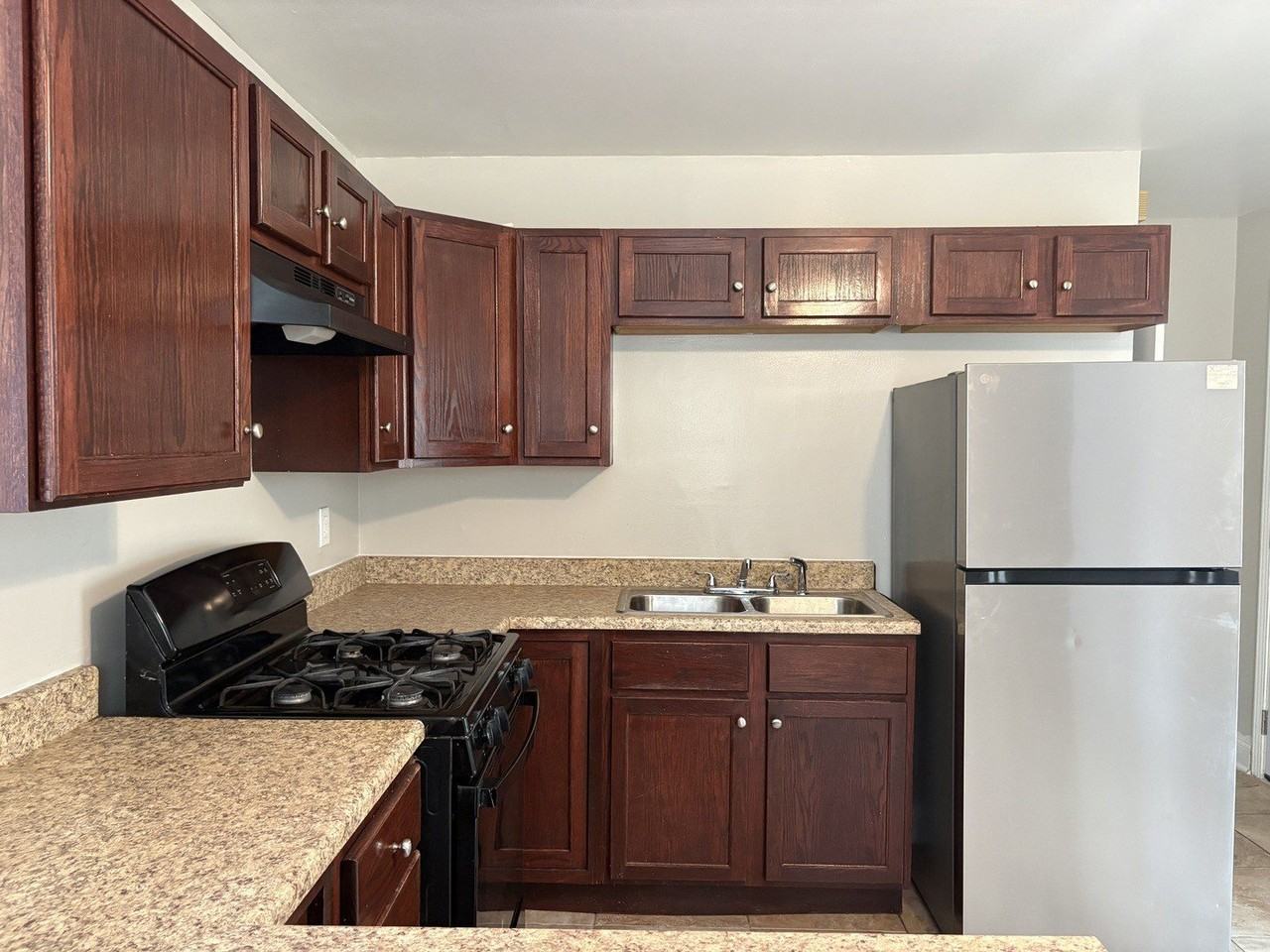 21734 Clyde Ave - Photo 6 of 23