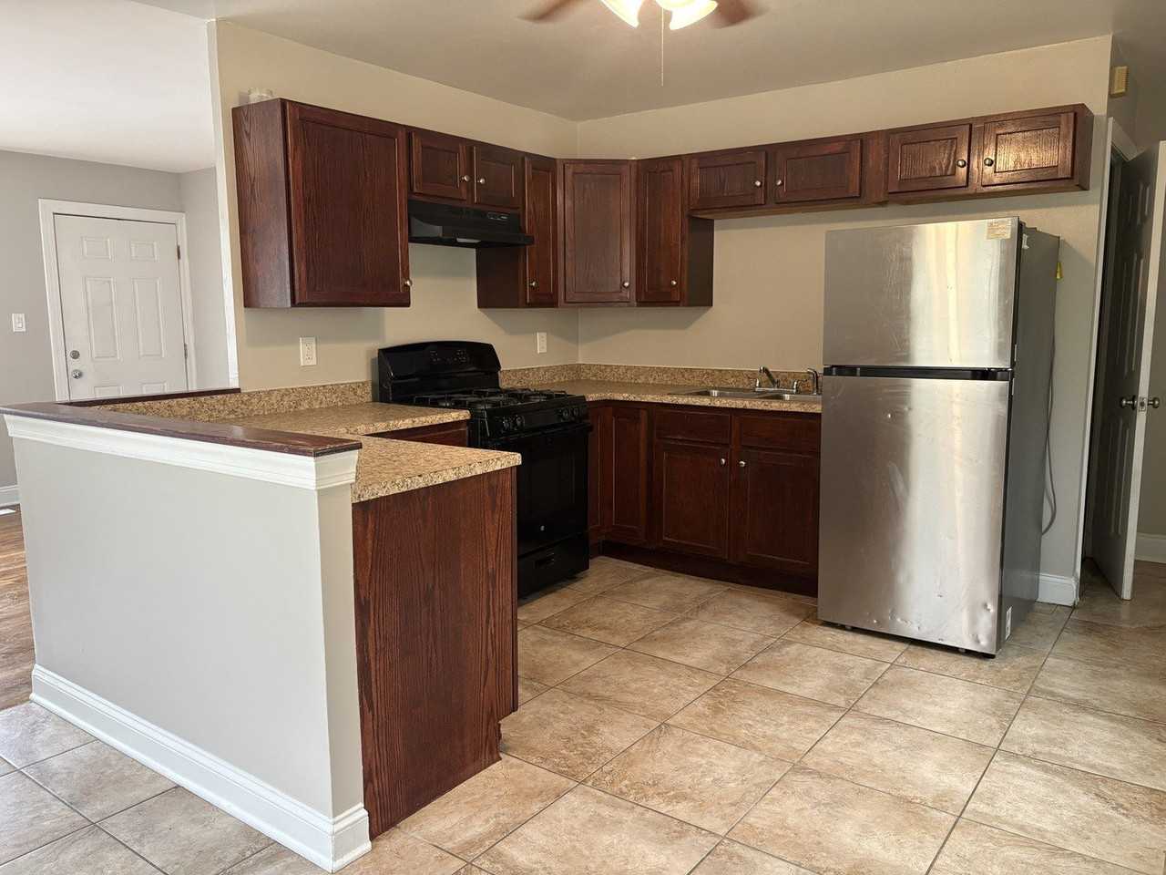 21734 Clyde Ave - Photo 7 of 23