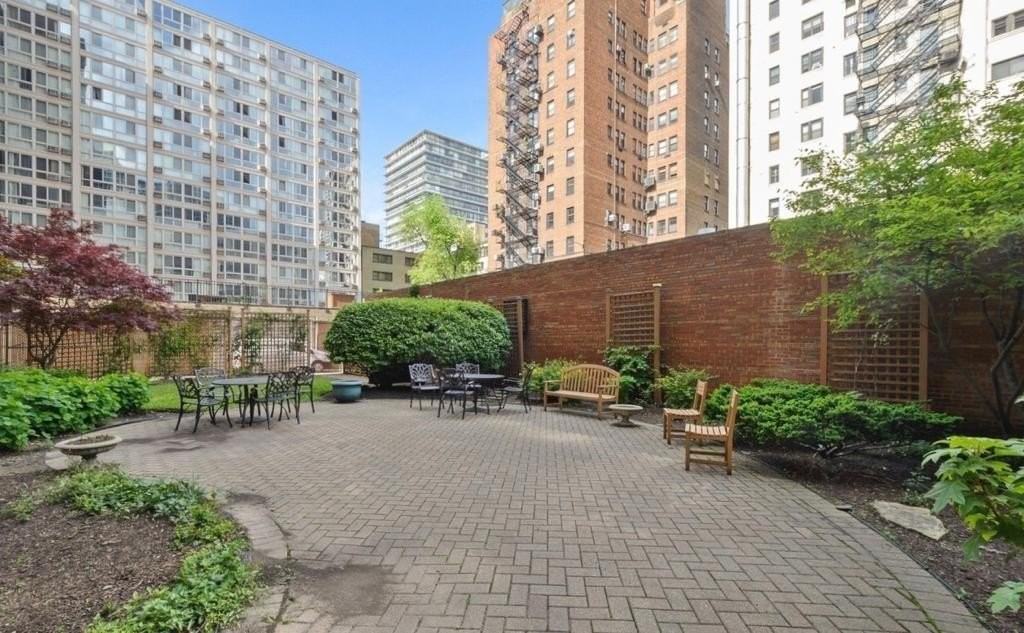2909 N Sheridan Rd #1306 - Photo 2 of 21