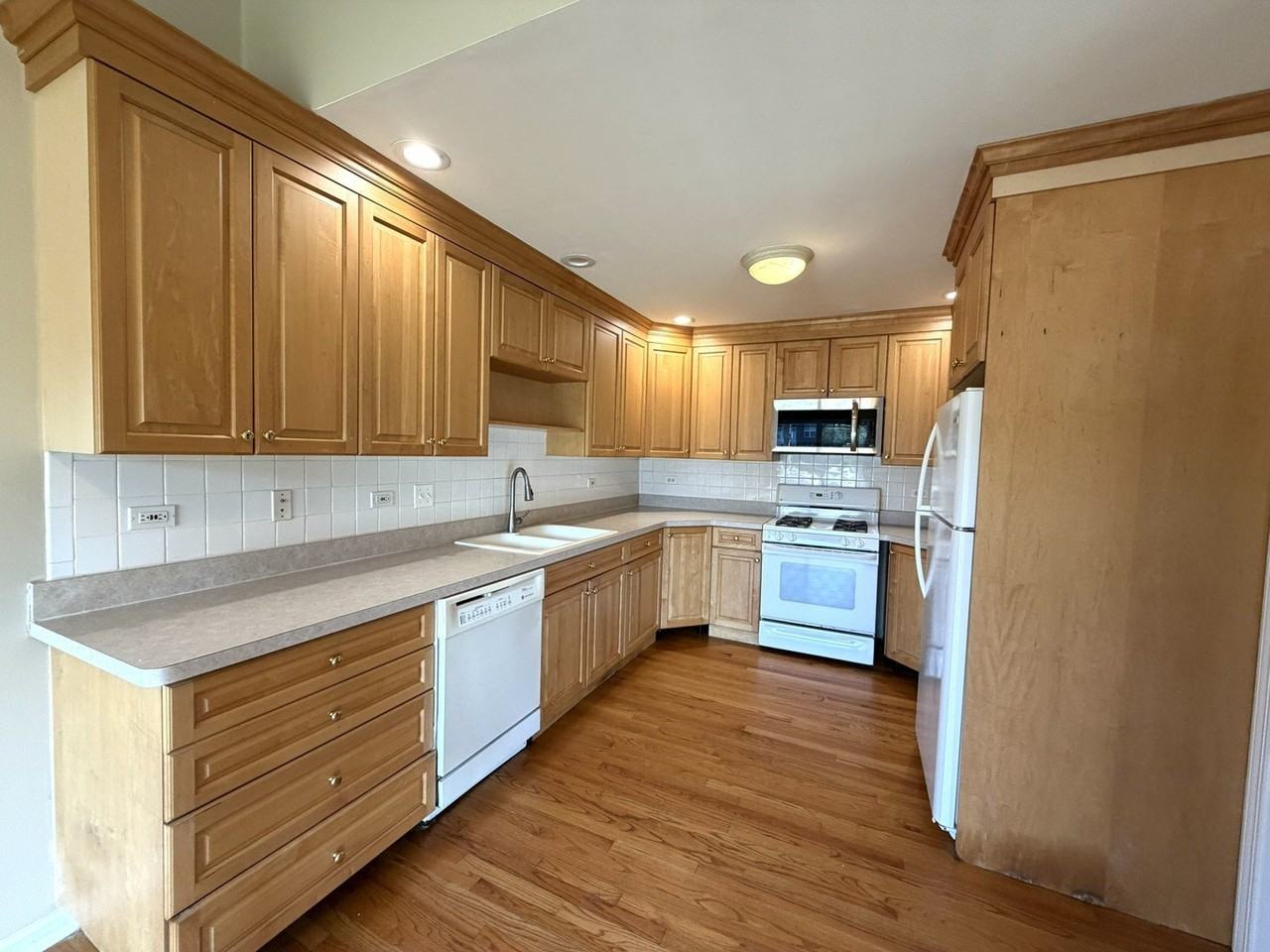 266 S Prospect Ave - Photo 6 of 23