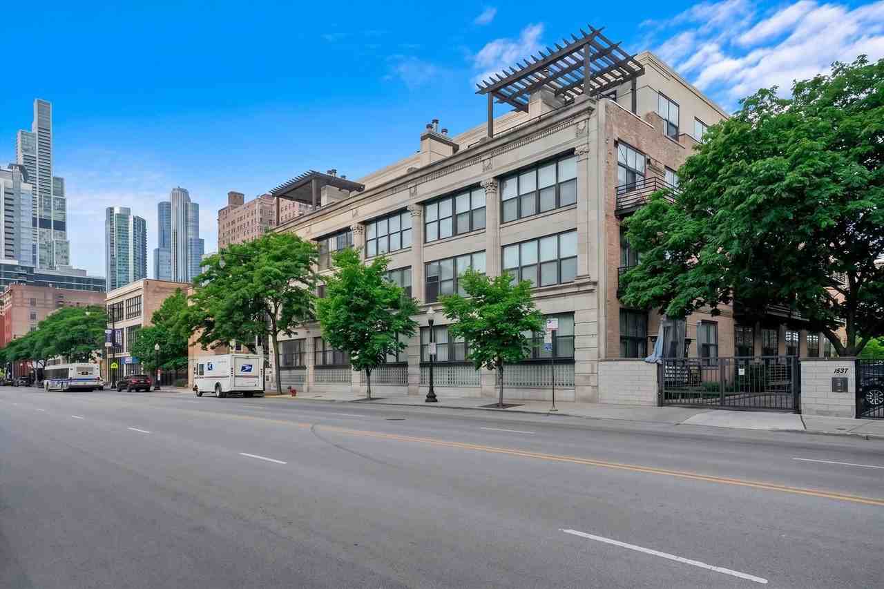 1525 S Michigan Ave #205 - Photo 2 of 19