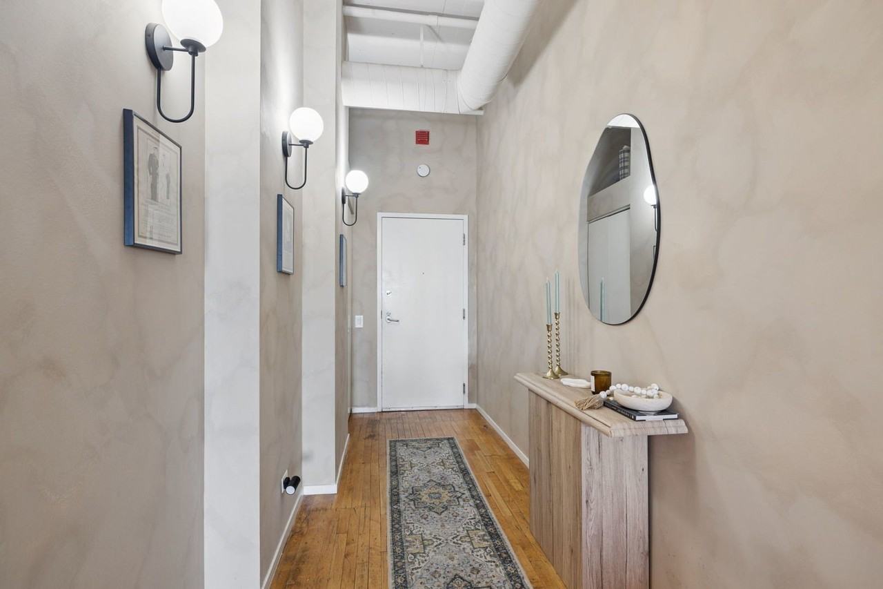 728 W Jackson Blvd #302 - Photo 3 of 29