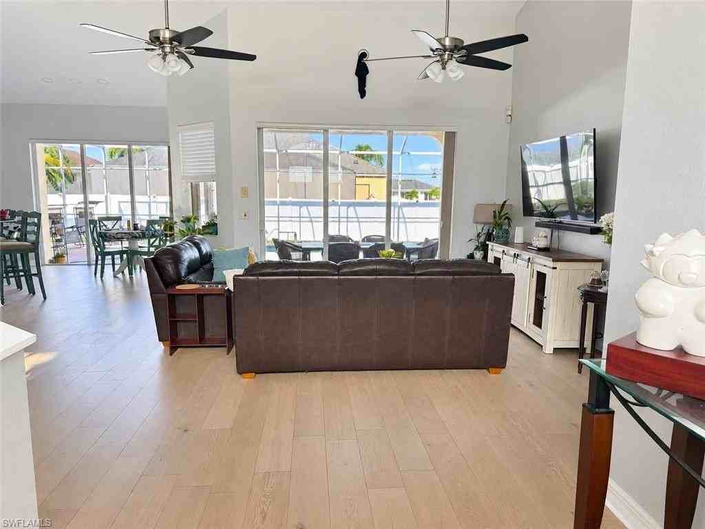 1004 Nw 33rd Ave - Photo 2 of 28