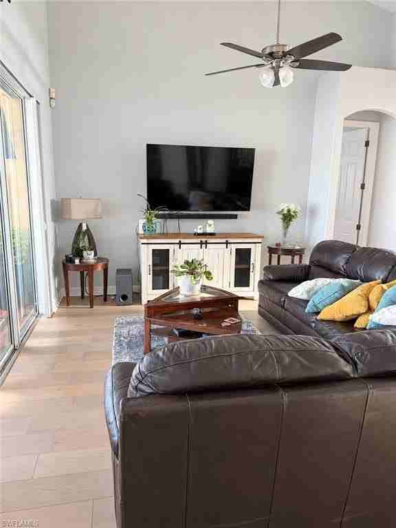1004 Nw 33rd Ave - Photo 3 of 28