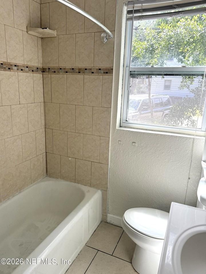 1434 Palm Ave - Photo 6 of 9