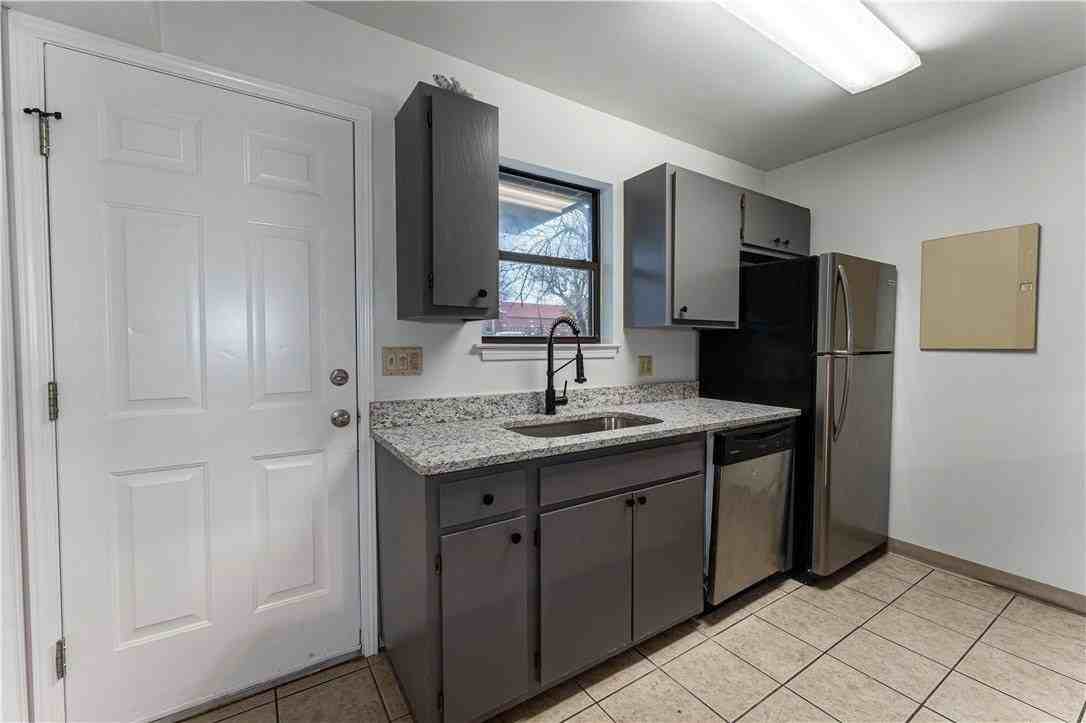 250 N Madison St - Photo 3 of 24