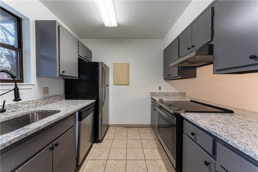 250 N Madison St - Photo 5 of 24