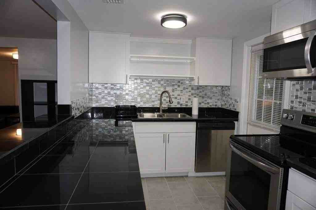 1250 46th St - Photo 3 of 35