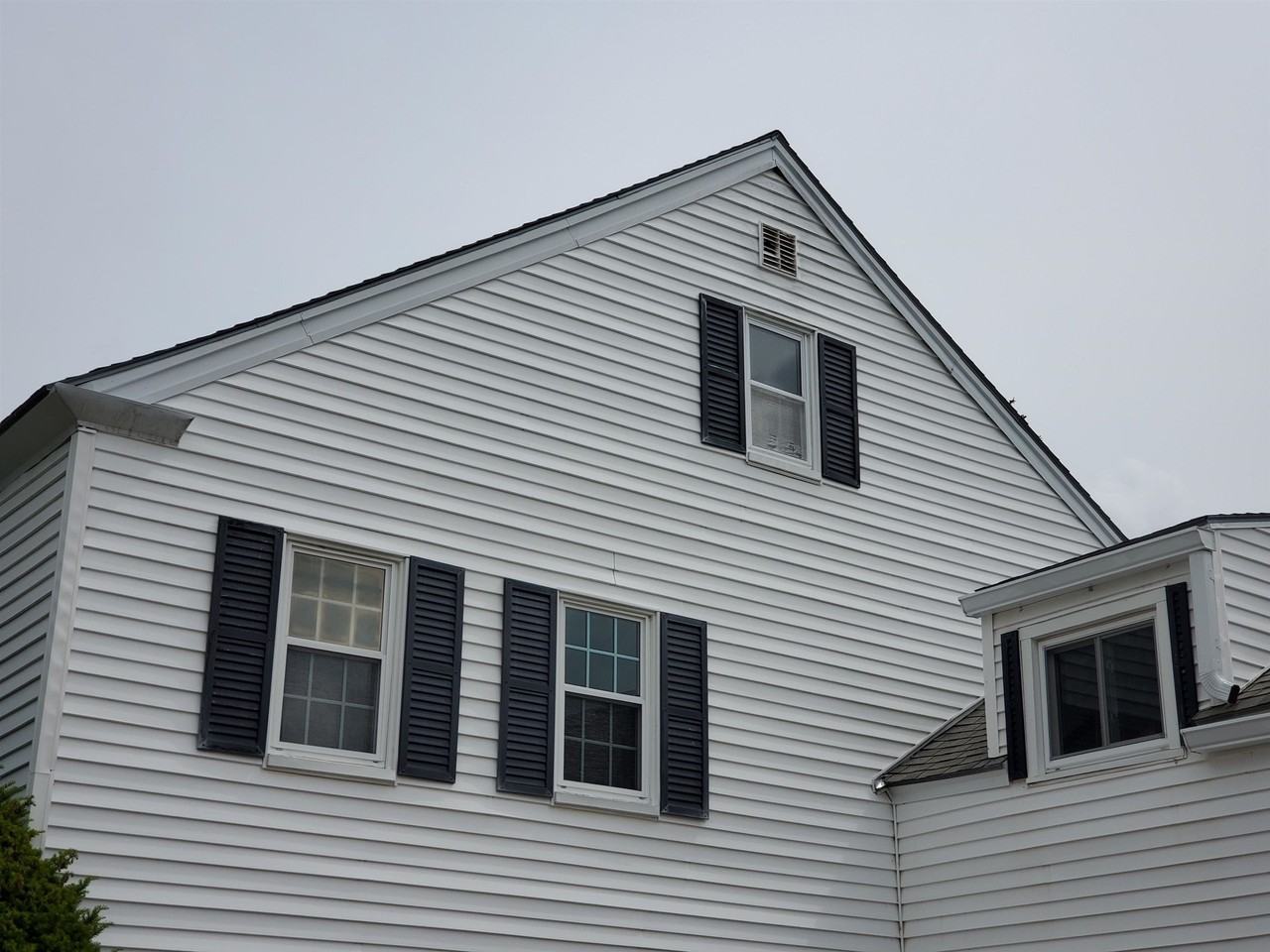140 Pleasant St #2 - Photo 3 of 31