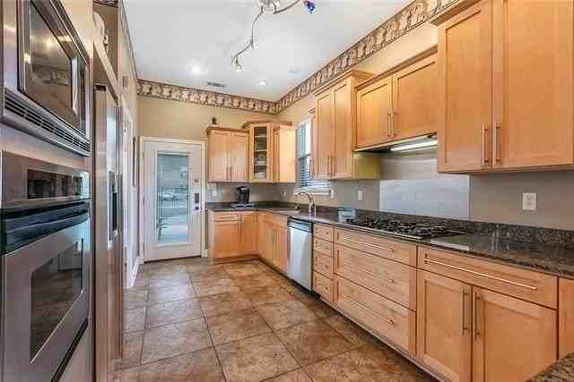 2712 Metairie Heights Ave - Photo 4 of 15