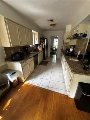 1909 Apple St - Photo 5 of 13