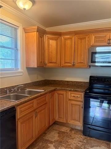 9021 Inez Dr - Photo 5 of 17