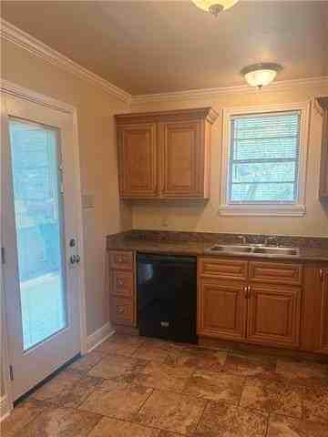 9021 Inez Dr - Photo 6 of 17