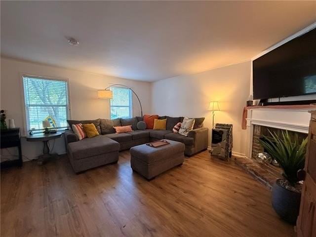 7478 Hurst St - Photo 3 of 25